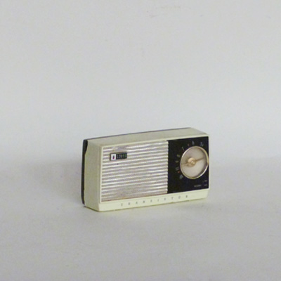 E16-3 transistor pequeño negro y plateado
