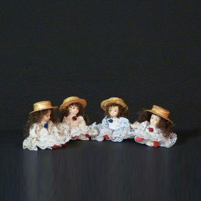 E17-2-7-muñequitas-traje-puntilla-blanca-sombrero-paja